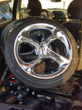 Illustration for article titled Horrendous Wheels, and the Perfect car for themÂ